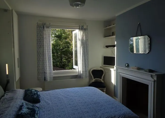 Charming English Style Studio Flat
