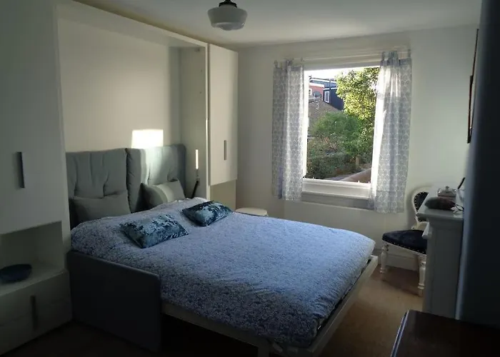 Charming English Style Studio Flat