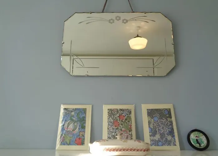 Charming English Style Studio Flat